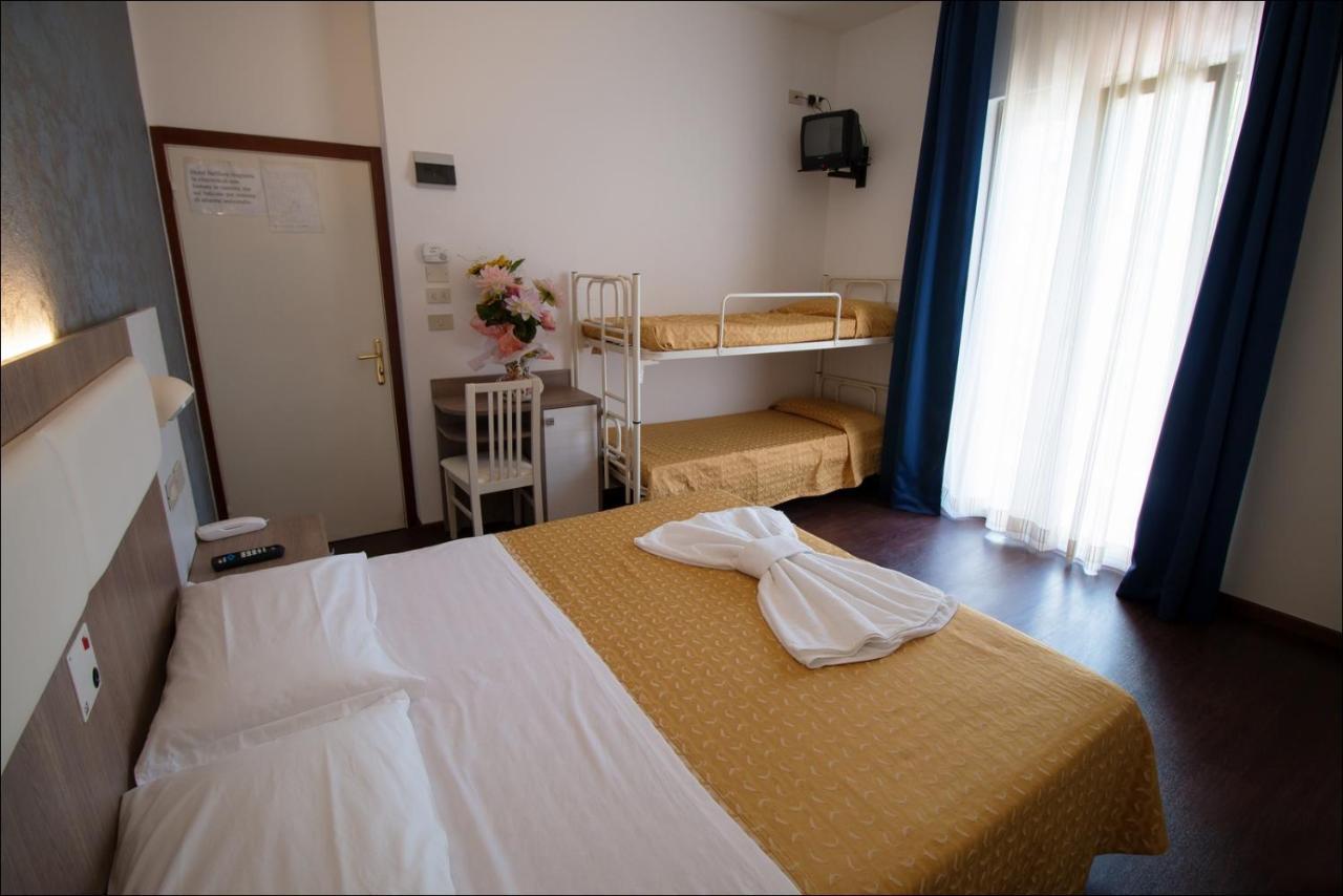 Hotel Belfiore Мисано Адриатико Екстериор снимка